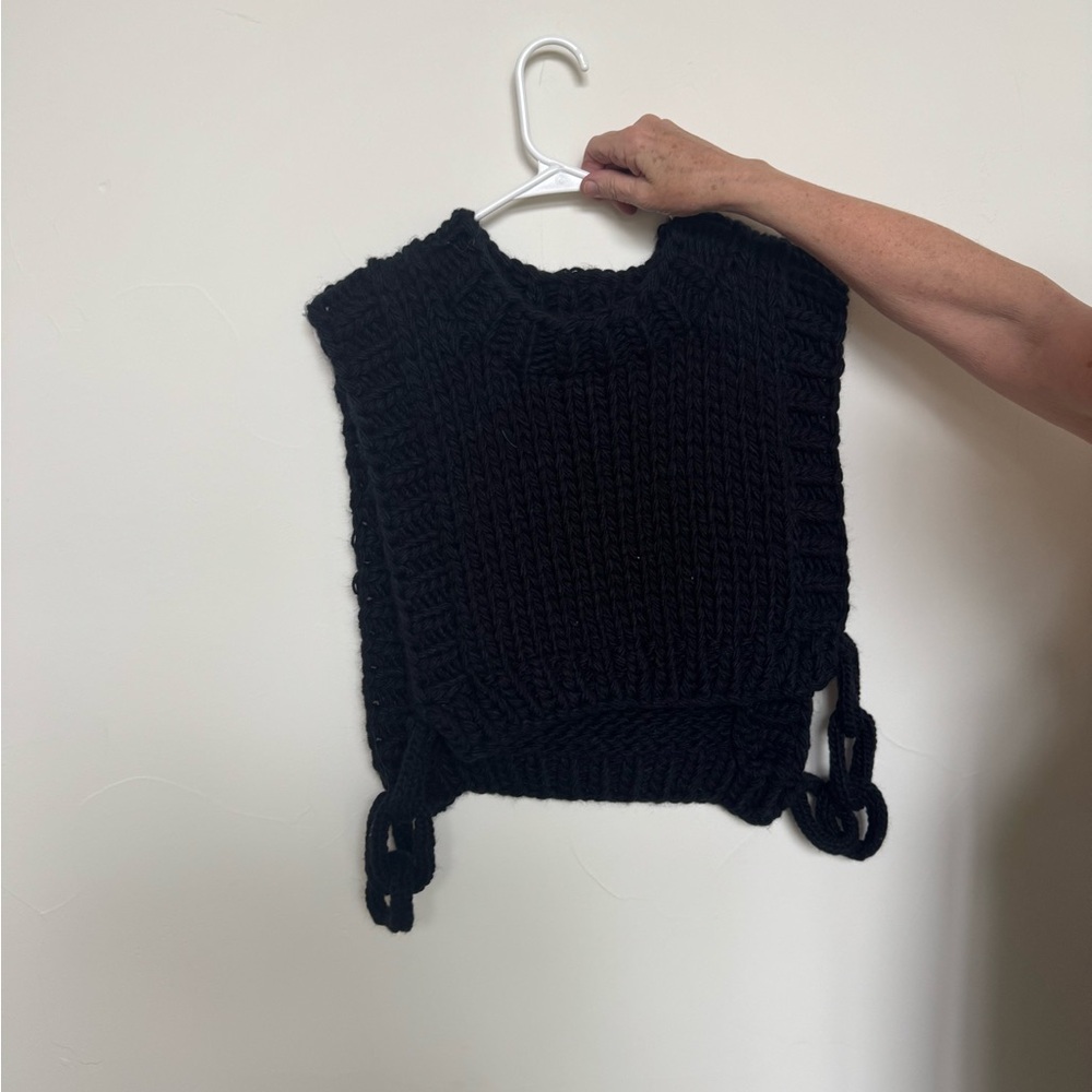 Black Knit Sleeveless Sweater Vest